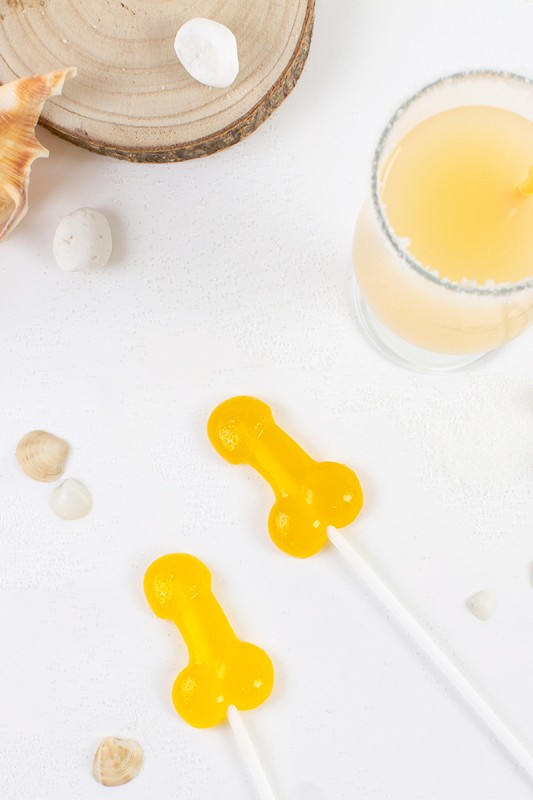 Sucette penis pina colada with alcohol