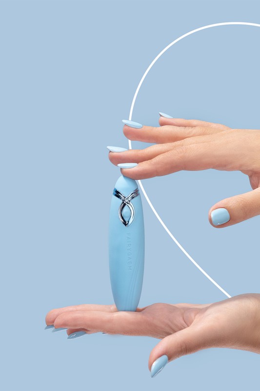PleasureArrow bleu Fairygasm en main