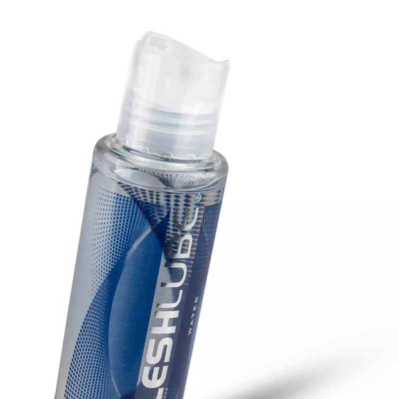 FleshLube Gleitgel – geneigte Flasche mit sichtbarem Verschluss