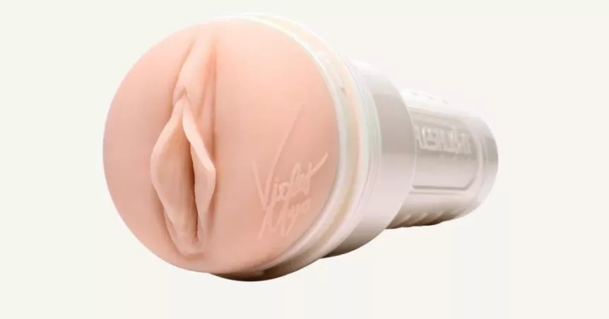 Violet Myers masturbator side view