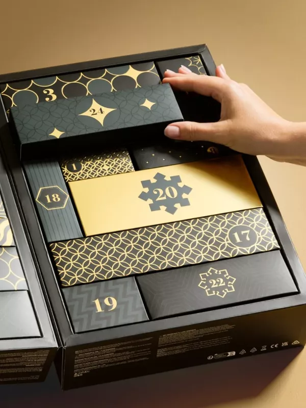 Lovehoney Luxury – Erotischer Adventskalender – Innenansicht mit 24 Boxen