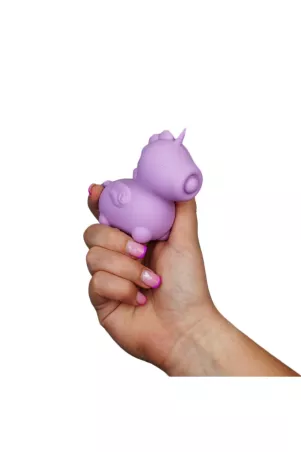 Karma Lilac Unihorn Einhornvibrator in der Hand gehalten