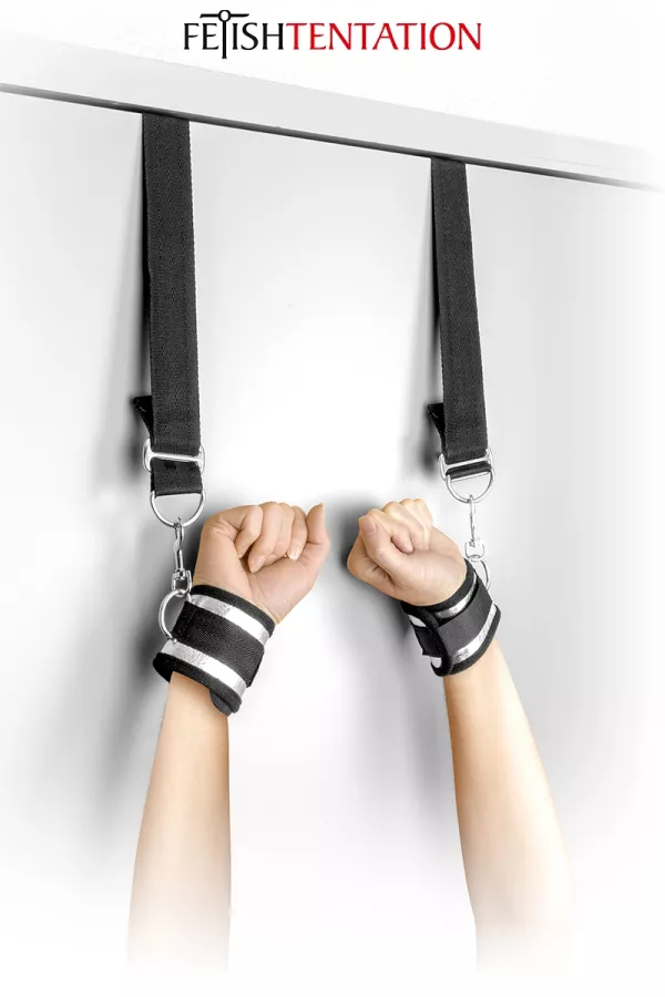 Door suspension handcuffs Door suspension handcuffs