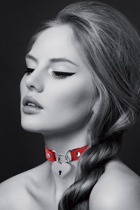 Collier rouge cadenas coeur