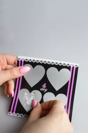 Interno del gioco Scratch & Sex lesbian – sfide sensuali per coppie di donne