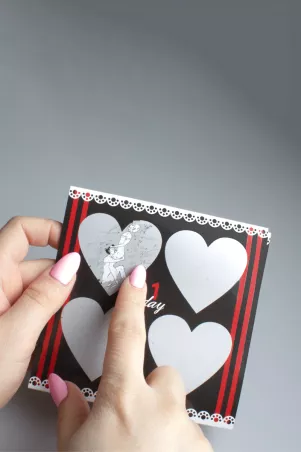 Innenansicht des Scratch & Sex Gay Spiels – Kamasutra-Stellungen