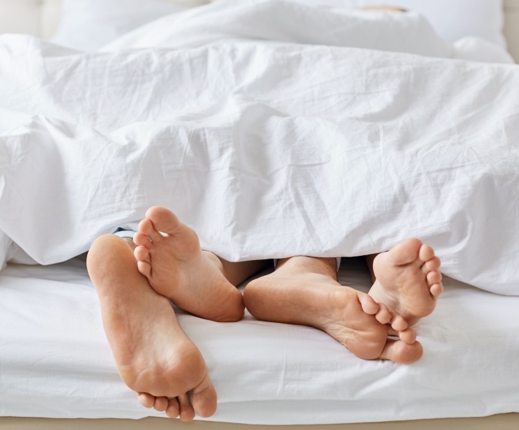 Comment introduire un sextoy dans votre couple… sans gêne, sans tabou, et avec beaucoup de plaisir
